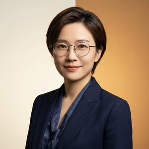 萝莉岛文化顾问苏晓琳